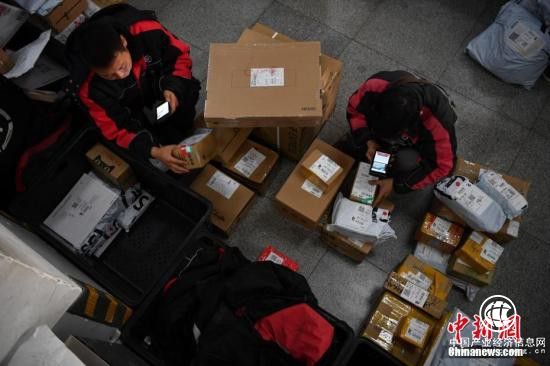 标准化、减量化、可循环…… 快递包装“绿起来”