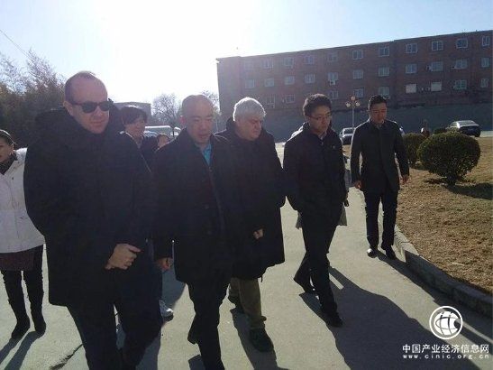 国际规划师及凤凰县领导到东方1956文化创意园洽谈合作