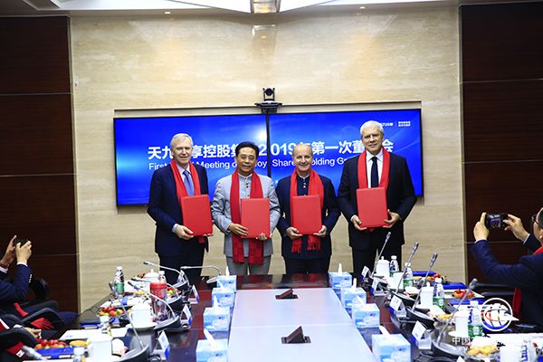 5、看好中国经济前景 三位国际大咖加盟一家民企.JPG