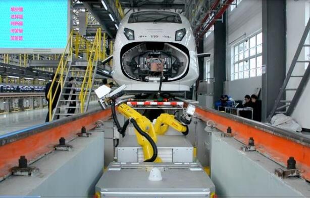 智能机器人检修高铁 科技助力安全春运