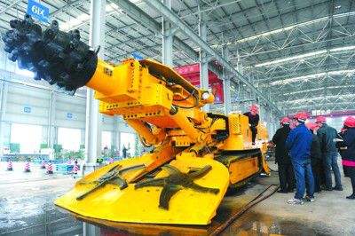石煤机新型大功率重型掘进机受到用户青睐