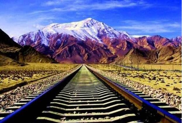 “铁路+旅游”助力老区脱贫攻坚