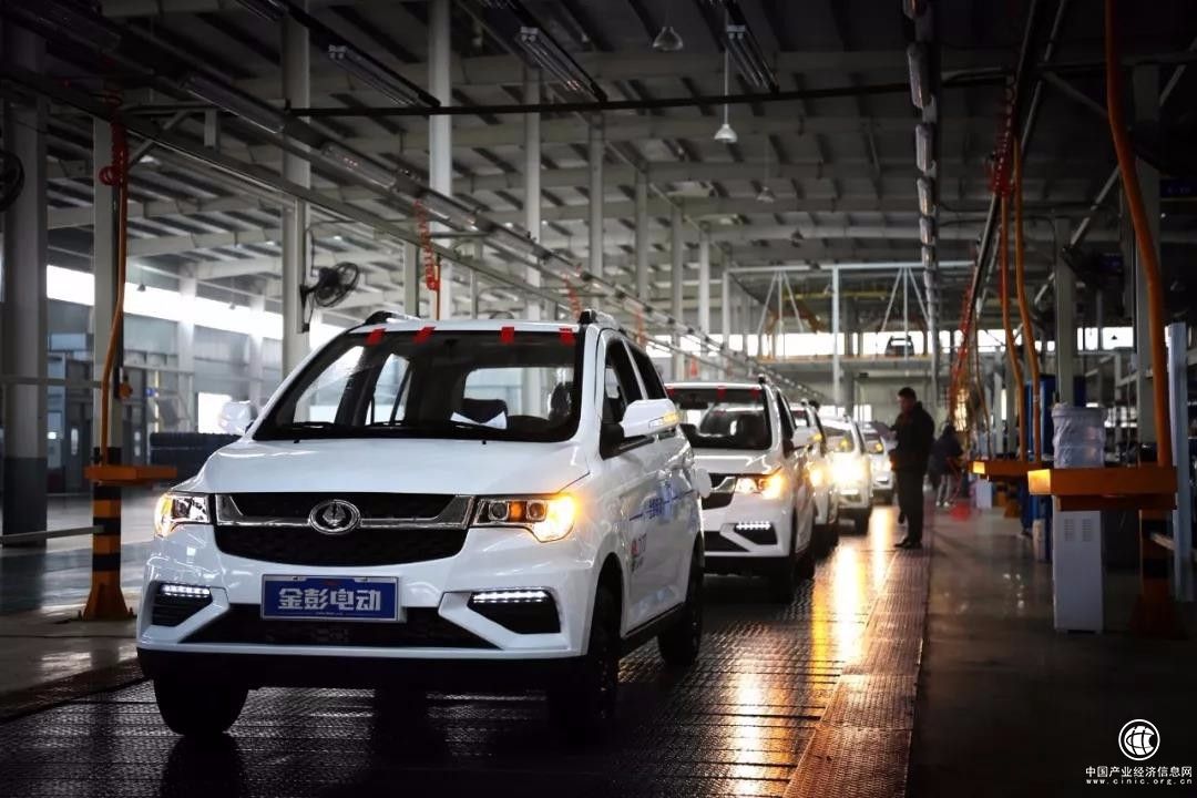 突破价格壁垒，金彭D70、宝骏E100用配置树立行业标杆