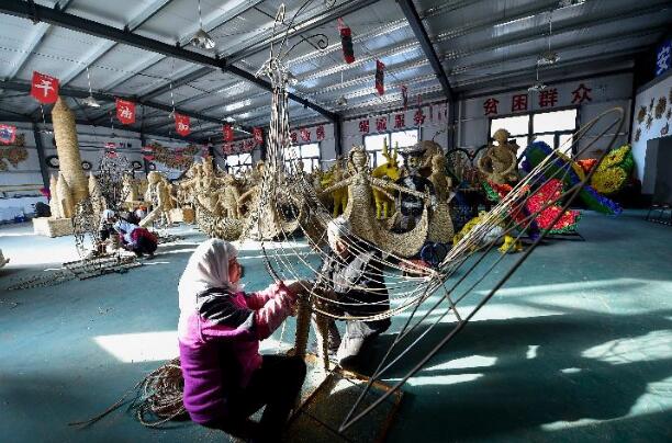 宁夏西海固扶贫车间里“稳稳的幸福”