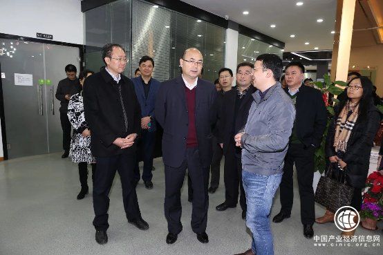 广东省科技厅厅长到访广东萱嘉，对安幕茵技术突破表肯定