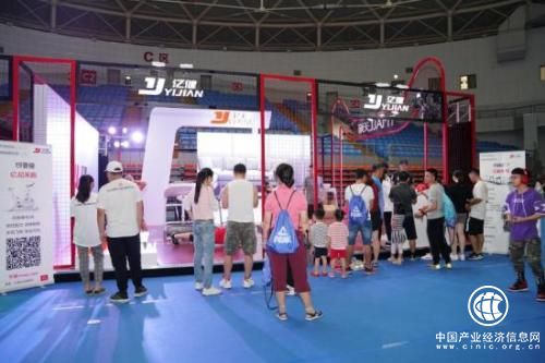 亿健助力三亚马拉松震撼开跑