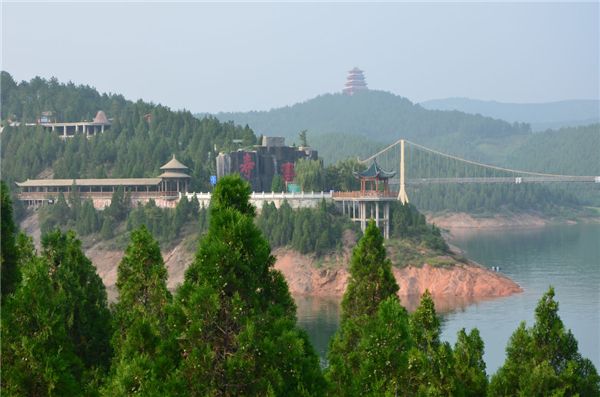 河南省淅川县林旅融合 让贫困群众尝到甜头