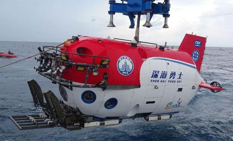 中国载人深潜向海底一万米进发 期待更高纪录