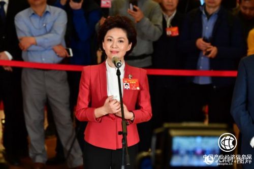 海霞委员：希望通过推广普通话助力脱贫