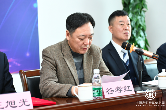 辽阳市委常委组织部长谷孝红希望对以汪旭光院士为首的专家团队的引进