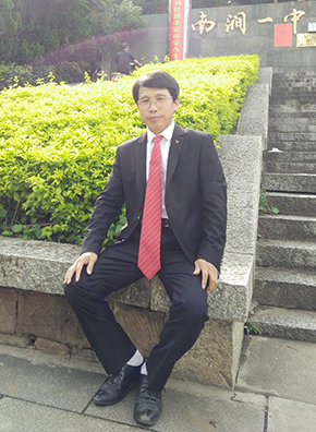 青葱岁月 与诗歌同行——当代诗人蔡毅