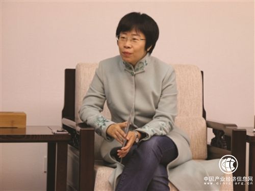 蒙曼品读唐诗中“人生五味”：从新角度看滚滚红尘