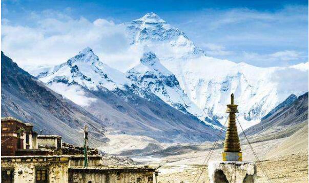 珠峰进入旅游旺季 游客最远只可抵绒布寺区域