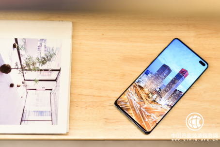 手机市场竞争激烈 三星Galaxy S10凭借全方位创新抢尽风头