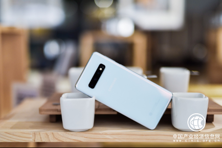 三星Galaxy S10系列 设计语言独树一帜获好评