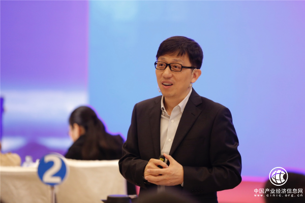 定位效果专家顾均辉：每4秒卖出1瓶，俞文清燕窝水为何能创造销售奇迹？