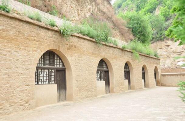 延安窑洞成特色民居