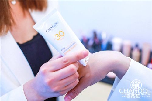 国货之光点亮双城，伽蓝JALA打造世界级中国品牌