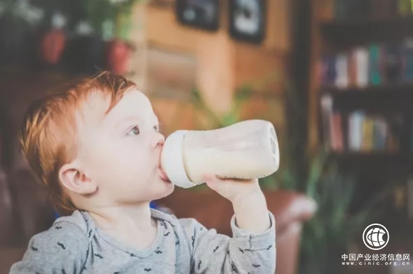 人之初菁嘉贝比科普，转奶方法也有着大学问