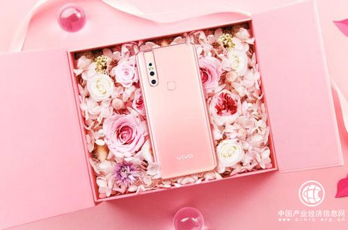 vivo这波520活动走心了 超粉鲜花手机礼盒瞬间提升直男审美