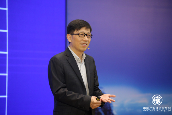 顾均辉评定位效果：新能源汽车淘汰赛在即，谁能熬过“断奶期”？