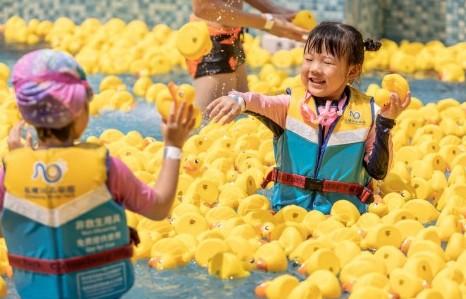 整个6月长隆水上乐园超一万只“小黄鸭”陪你玩水