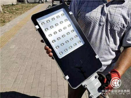 东方1956便民增亮∣出资提升路灯照明设施