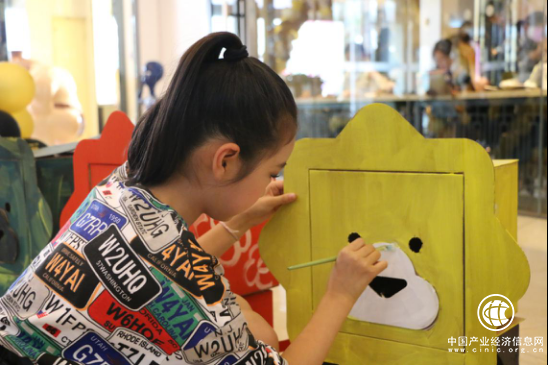 儿童节变身苏格拉宁机甲战士，618来苏宁红孩子走个T台秀