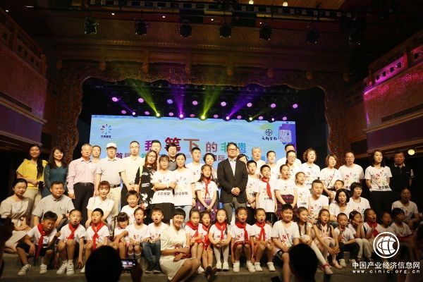 六一儿童节非遗童盟带领300位小朋友一起画非遗做公益画展