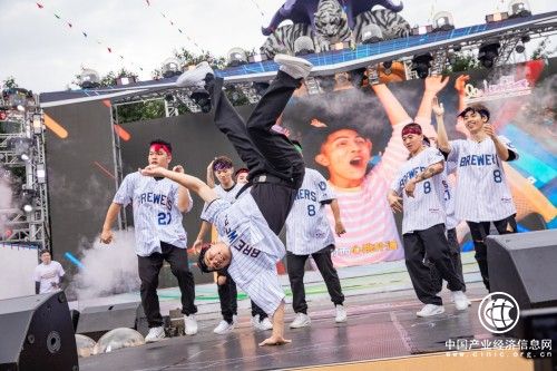 六一数百位小小街舞达人热舞开启广州长隆“欢乐尖叫节”