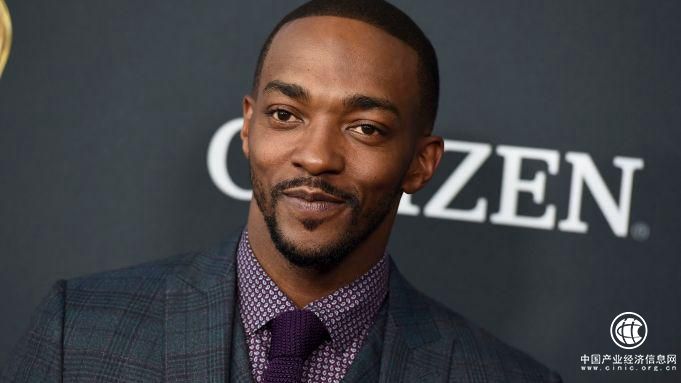 复联猎鹰出演Netflix新片《导线以外》李鼎传媒李威达担任执行制片人