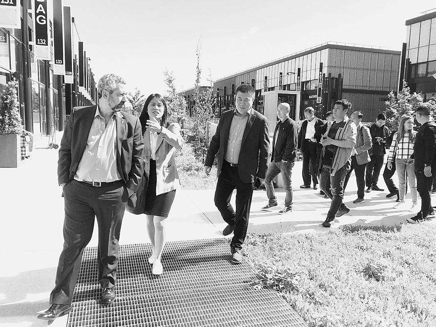 山西经贸代表团考察巴黎丝绸之路商贸中心