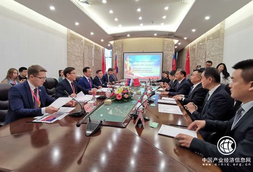 俄中一带一路投资联合会借力中俄博览会 打造俄远东国际金融物贸港项目