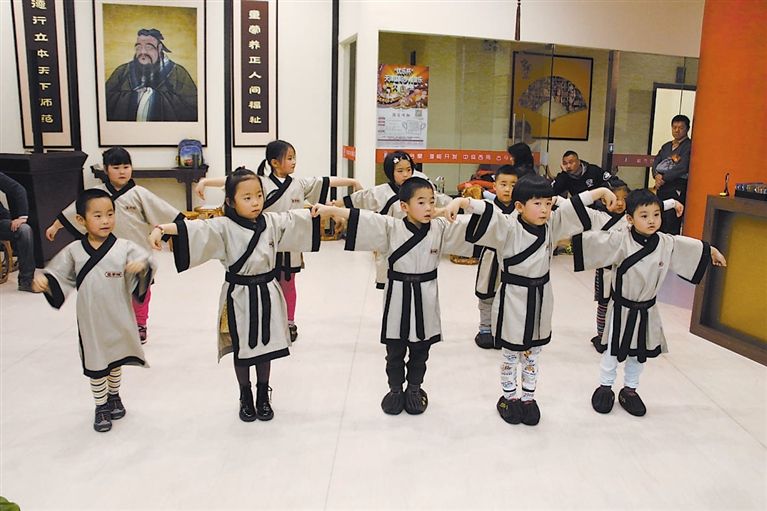 国学热下的冷思考 “国学班”无法替代义务教育