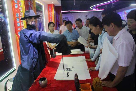 孔子故里开启“机器人旅游科普基地”