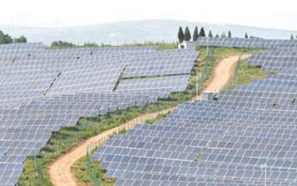 河南宝丰县集中式光伏助力产业扶贫