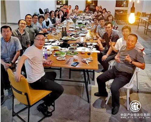 森鹰边书平老员工股东大会寄语员工：形成合力、共同成长