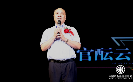 图:中国黔酒大师,酒中酒集团党委书记兼董事长曹本强