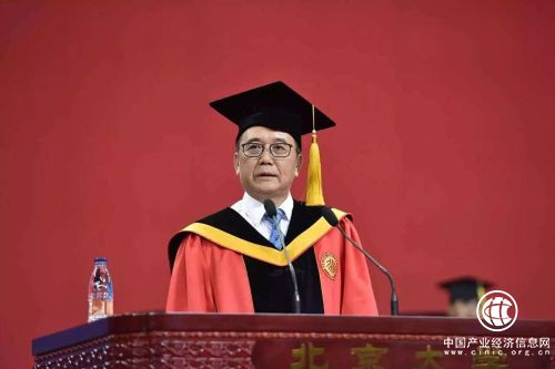 北京大学校长郝平：做永远向上的青年