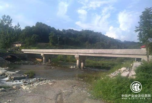 河南西峡：架起连心桥  携手共奋进