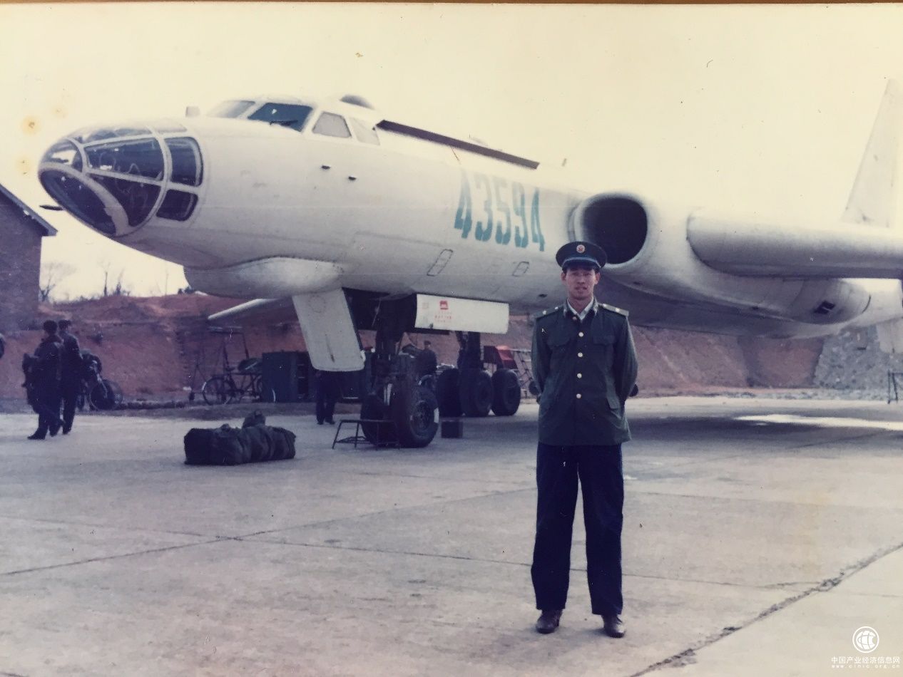 从轰炸机飞行员到民航机长教员,庞建军:初心不改,使命必达