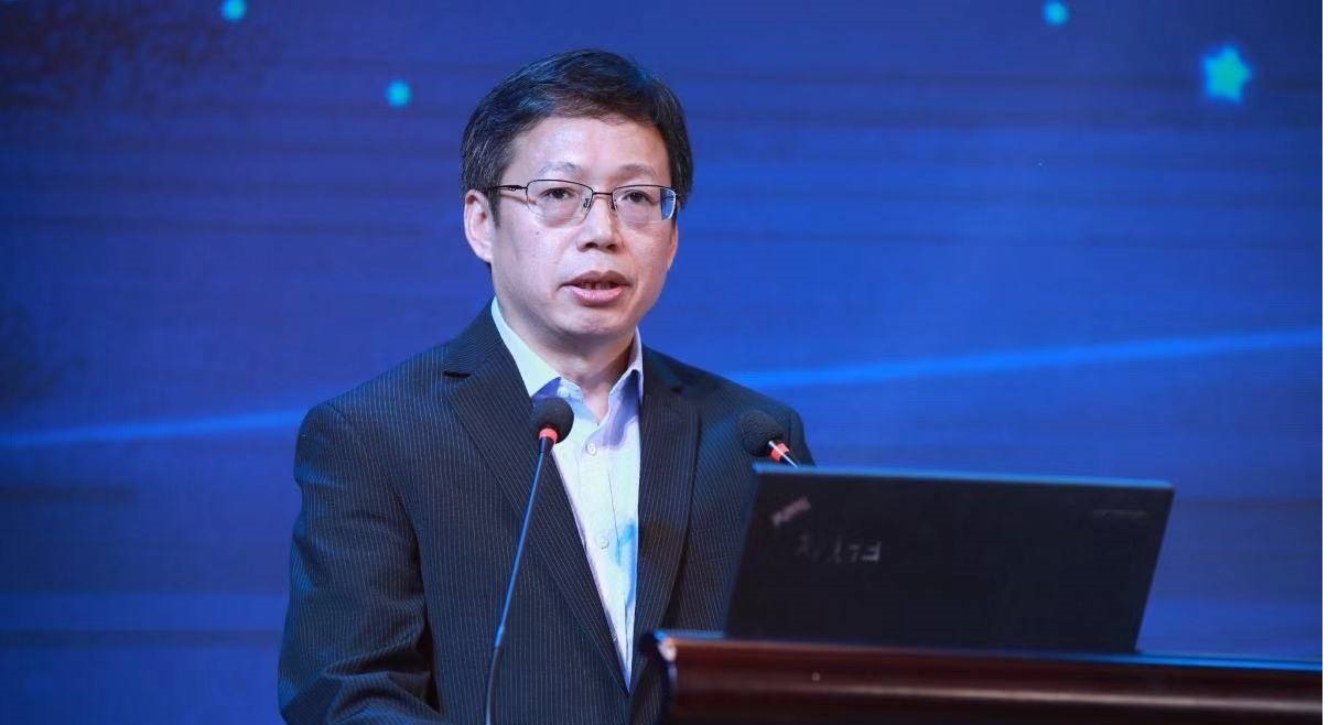 中宣部出版局副局长冯士新：让网络文学更好地为时代明德