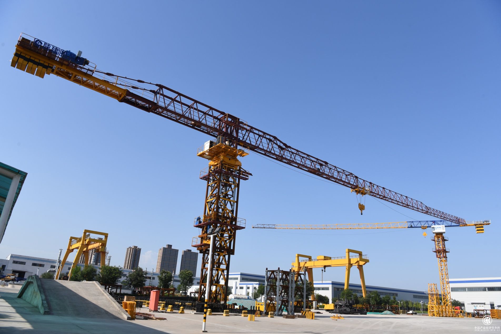 陕建机携手华夏幸福一念四城