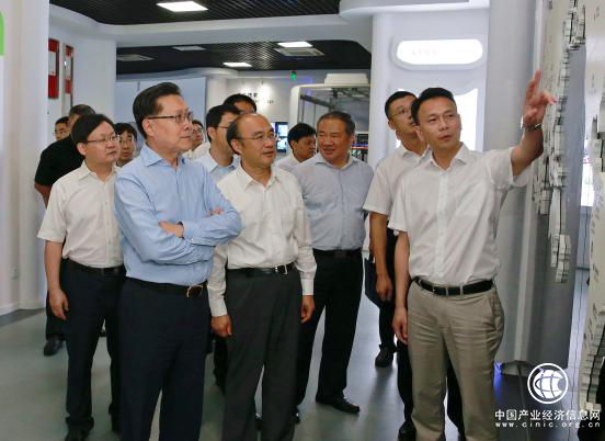 全国人大常委会副委员长王东明参观考察苏州金龙海格客车