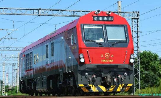 我国首台4400马力交流传动货运内燃机车下线