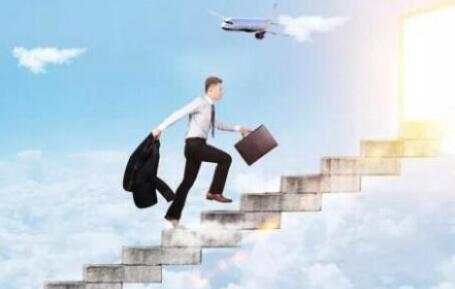 张强：创业教育需赋能青年人“底气”和“能力”