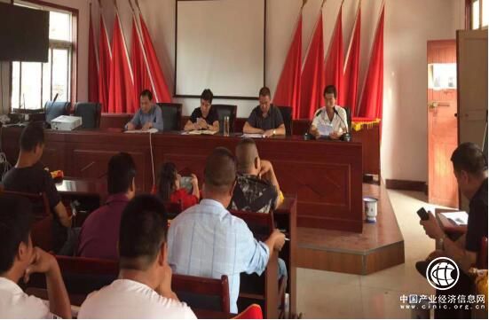 河南省南召县皇后乡召开易地扶贫搬迁户“同心联结，志智双扶”表彰大会