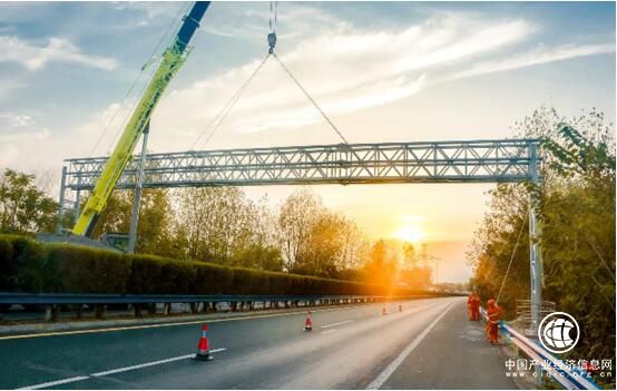 河南高速实业公司圆满完成取消省界收费站ETC门架安装工作