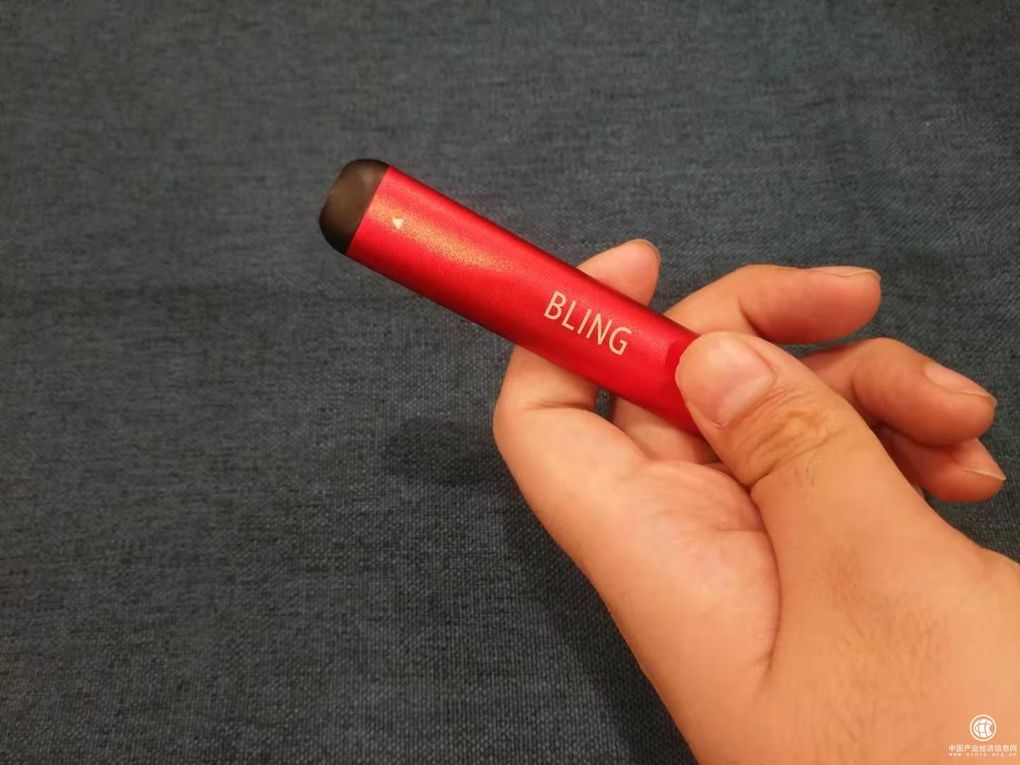 铂德新bling全系口感大评比|蓝莓薄荷惹人爱,烟草醇厚易解瘾