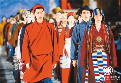 非遗服饰秀点亮北京中轴线